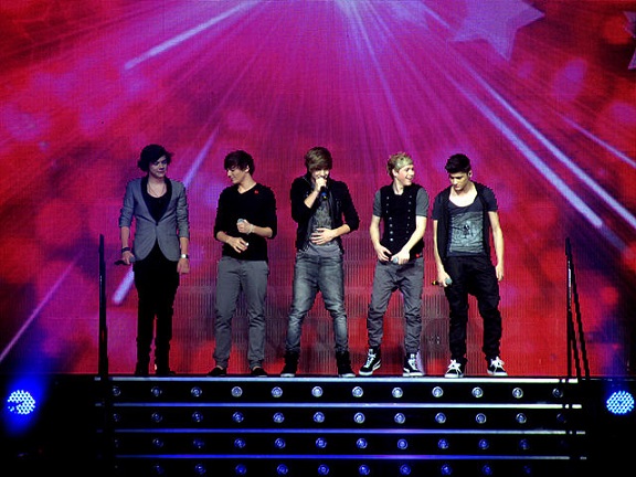 One Direction singing at X Factor Live - Photo by Fiona McKinlay